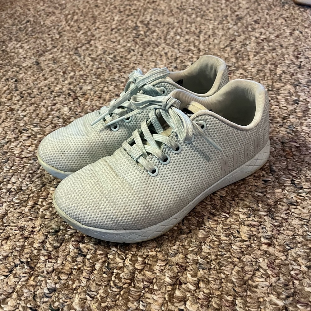 NoBull trailers, ice blue lightly worn size 7